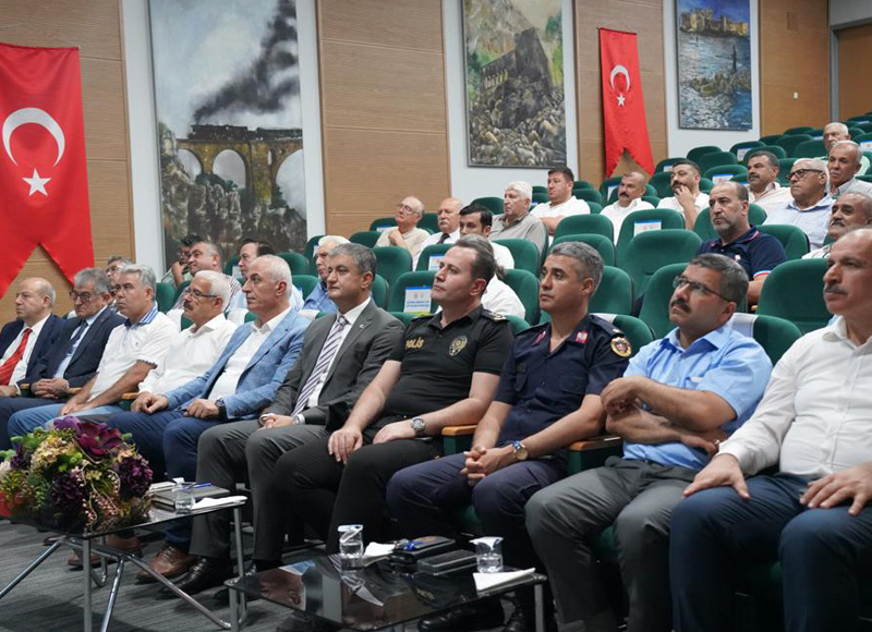 KAYMAKAM YAVUZ "MAHALLEMLE EL ELE BAĞIMLILIĞA KARŞI GÜÇLENMEYE" PROJESİ KAPSAMINDA DÜZENLENEN SEMİNERE KATILDI