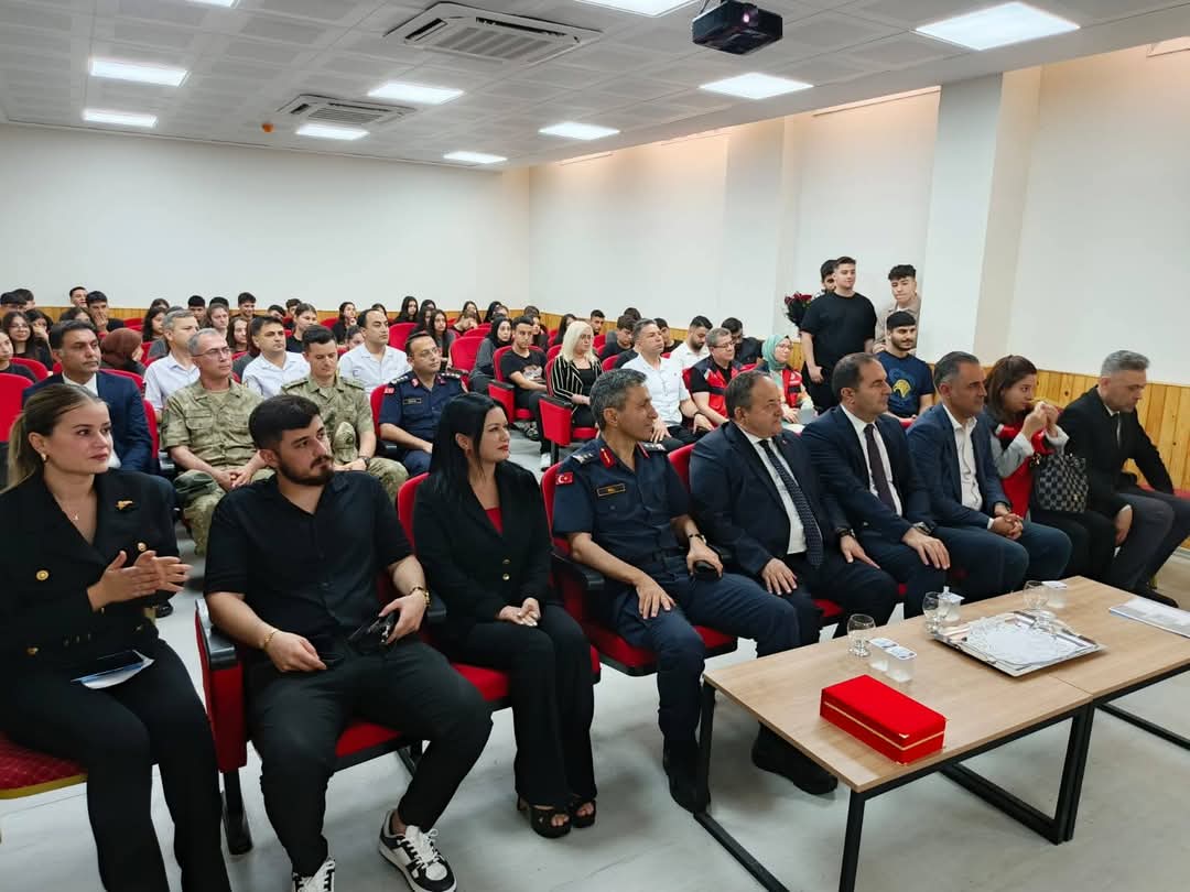 KAYMAKAM İNCİ ŞEHİT ALİ BEZİK ANADOLU LİSESİNDE DÜZENLENEN PROGRAMA KATILDI